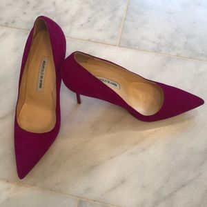 Manolo Blahnik fuchsia is suede pump